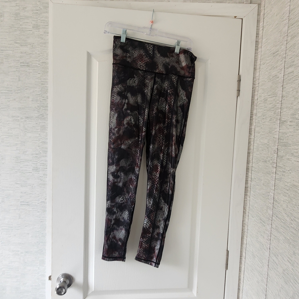 Mono B Snake Patterned Leggings Size M Euc